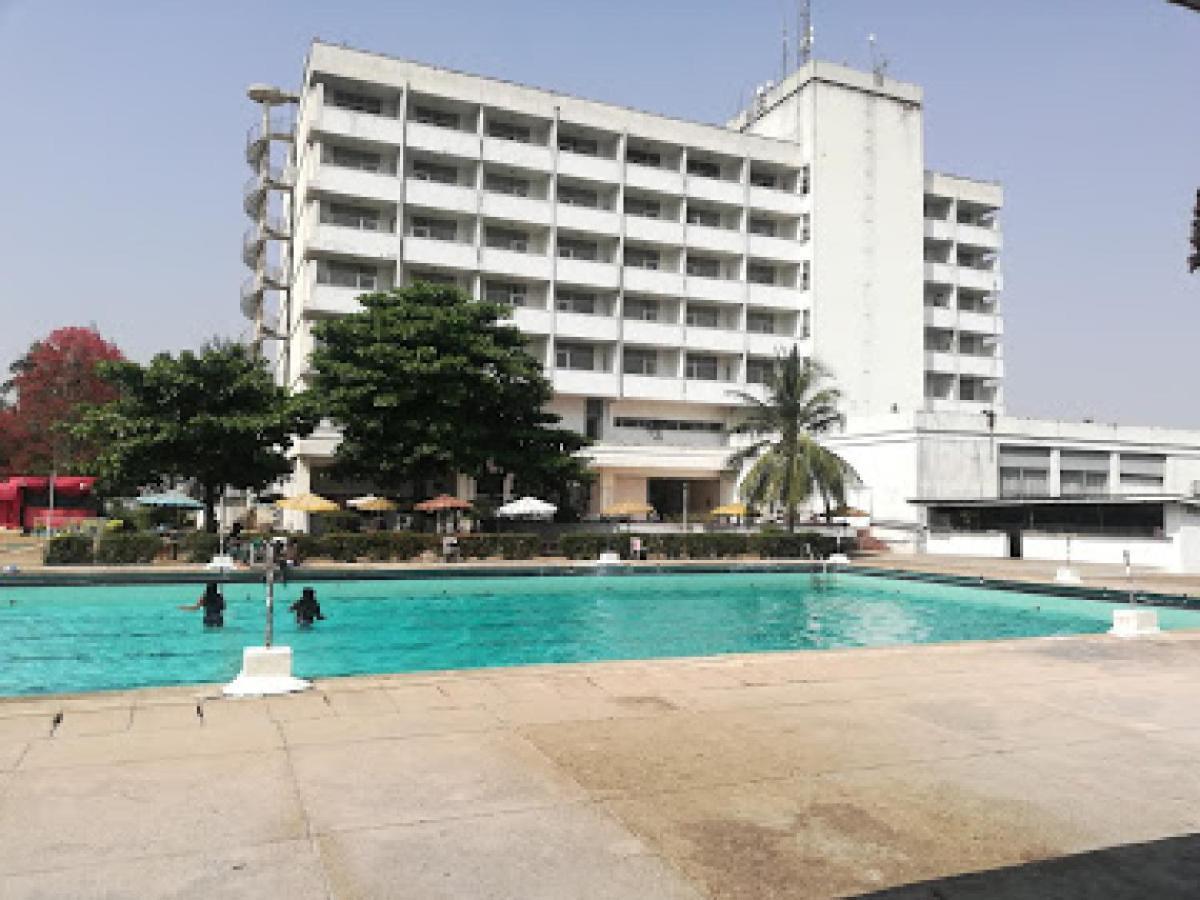 Room In Lodge - Premier Hotel-Ιμπαντάν Εξωτερικό φωτογραφία