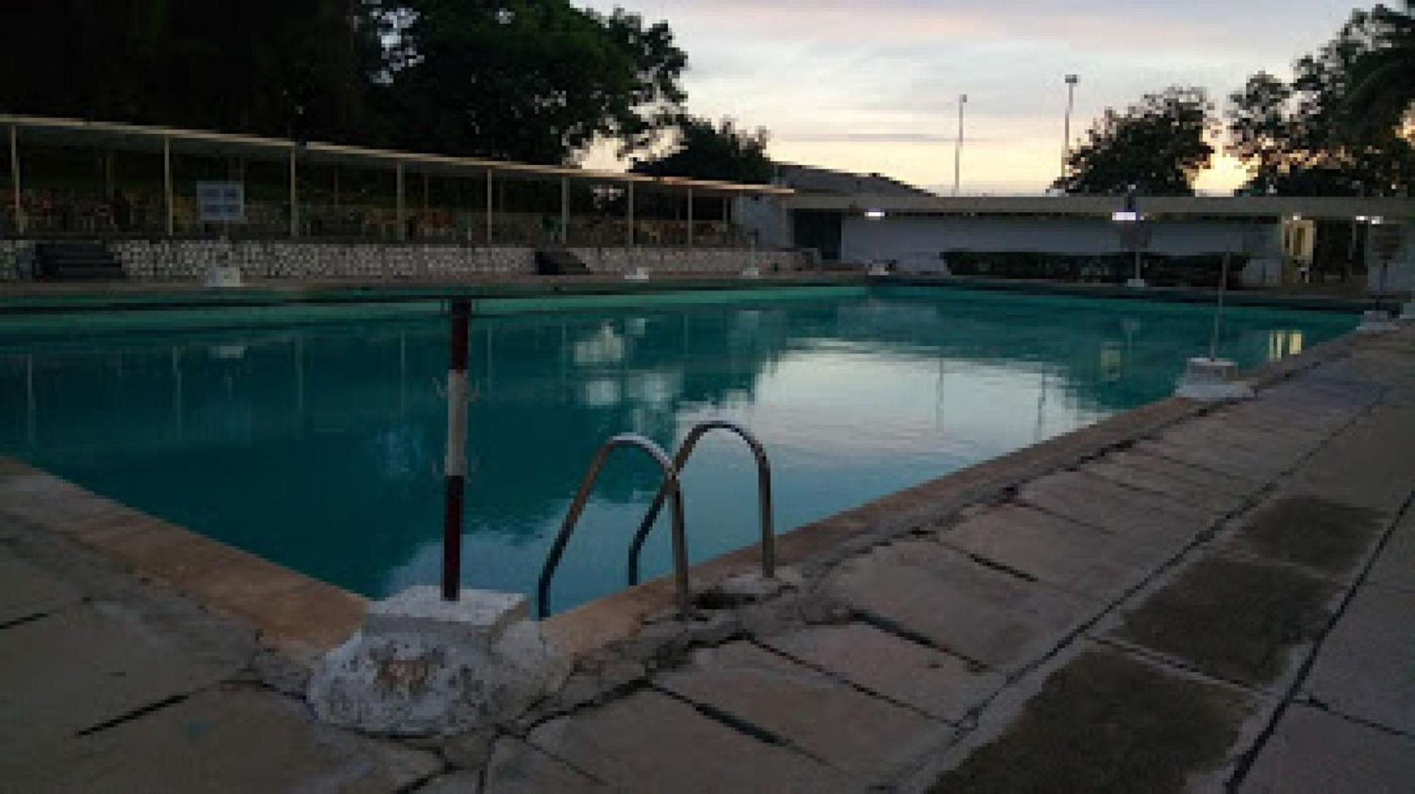 Room In Lodge - Premier Hotel-Ιμπαντάν Εξωτερικό φωτογραφία